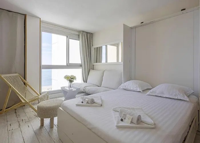 Superbe Studio Face A La Mer Acces Direct Plage